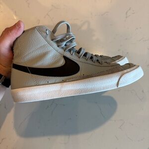 Nike Blazer Light Gray High-Tops